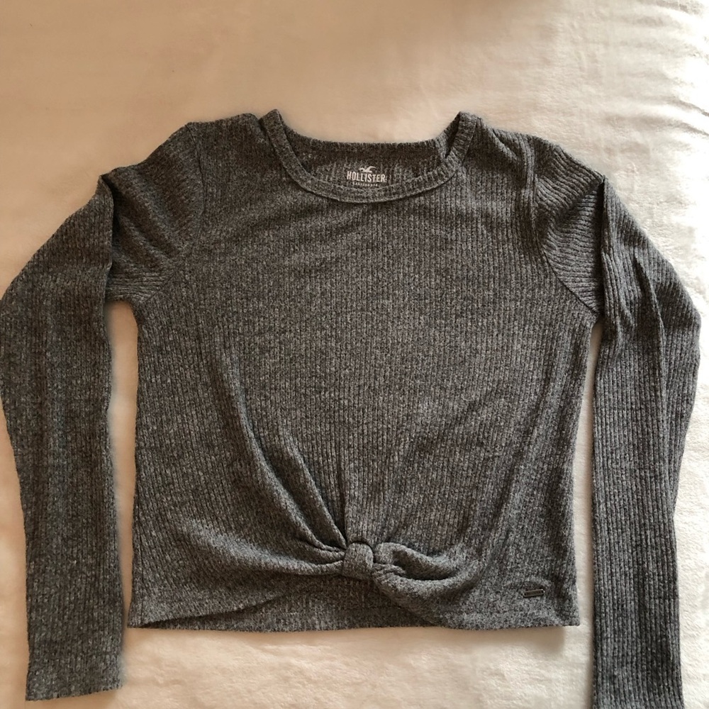 Hollister gray knotted top SZ M